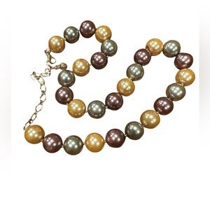 Faux pearl necklace, great condition 17”-21” adjustable length